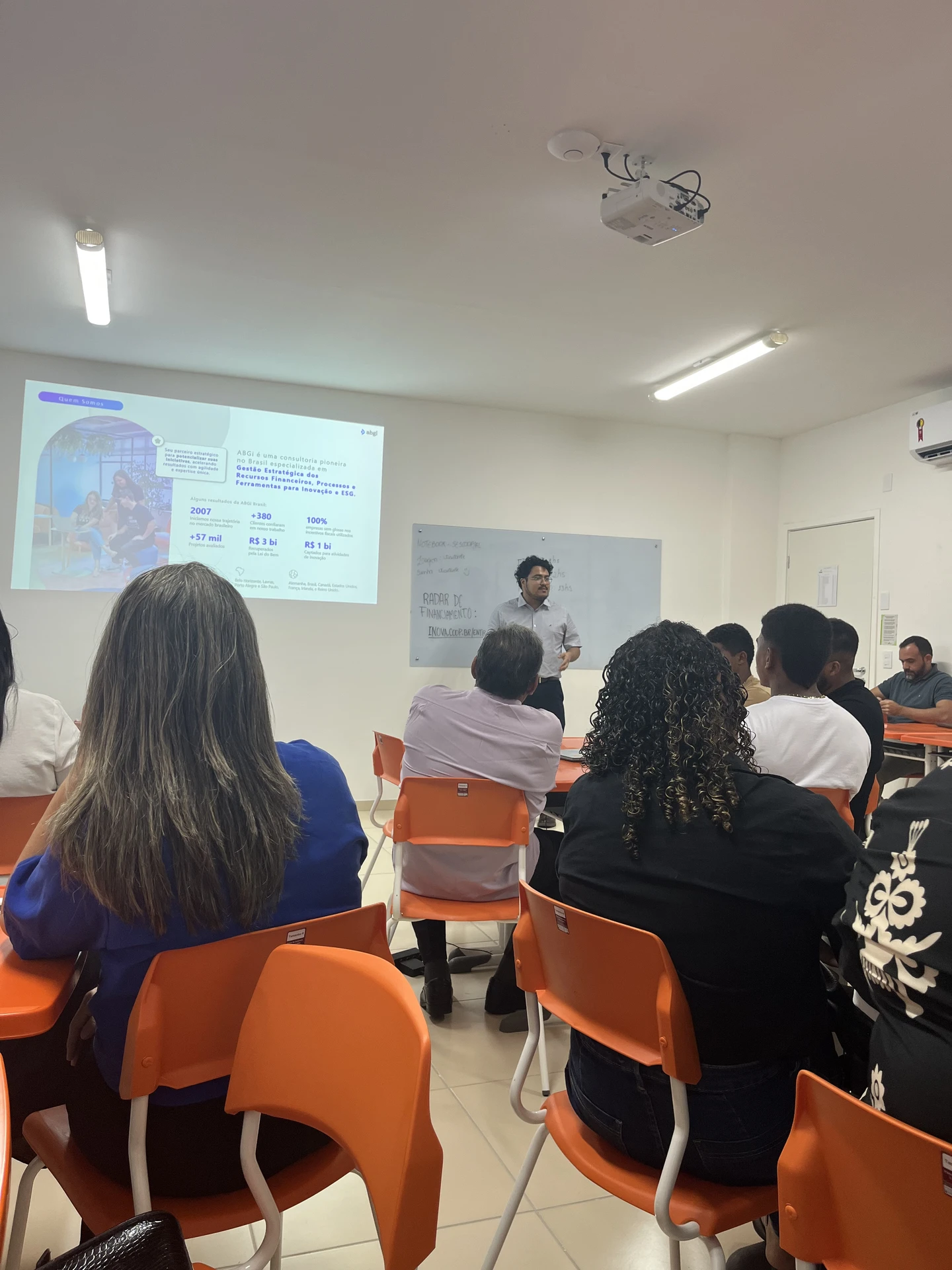 Representantes do cooperativismo no Fórum do Programa de Educação Política 2024