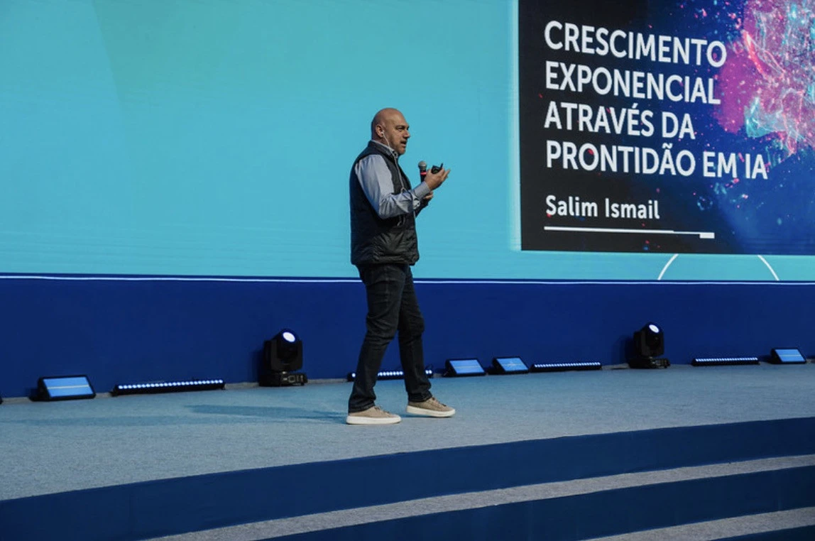  Salim Ismail destaca que adaptação ao mundo de transformações da atualidade é urgente
