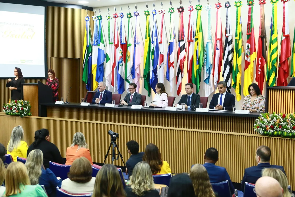Sistema OCB-AP representa deputada eleita Silvia Waiãpi no recebimento da Ordem do Mérito Princesa Isabel
