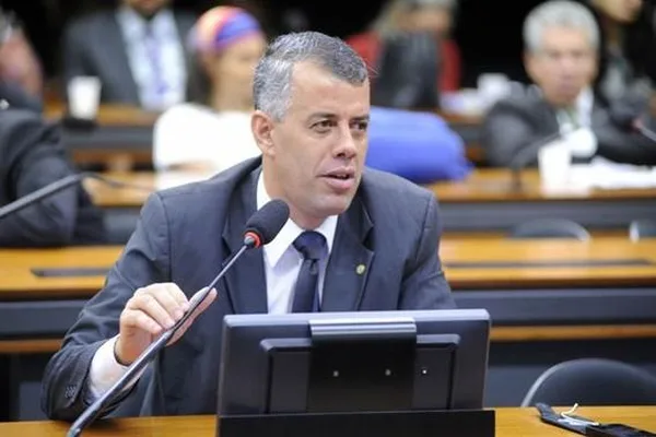 Comissão aprova projeto que protege produção nacional de leite