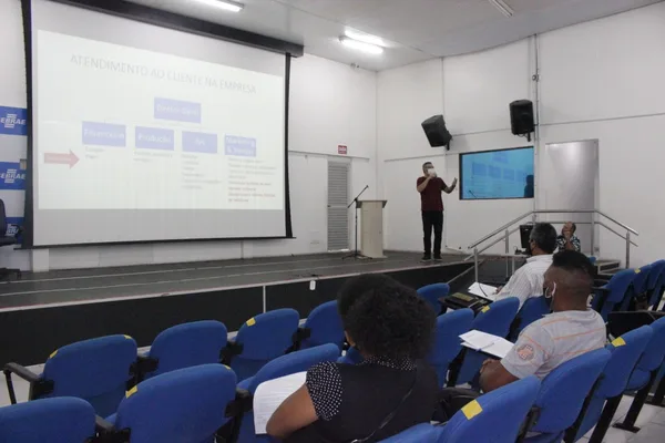 Curso ofertado pela OCB-AP treina cooperados do Amapá em marketing digital para atender clientes