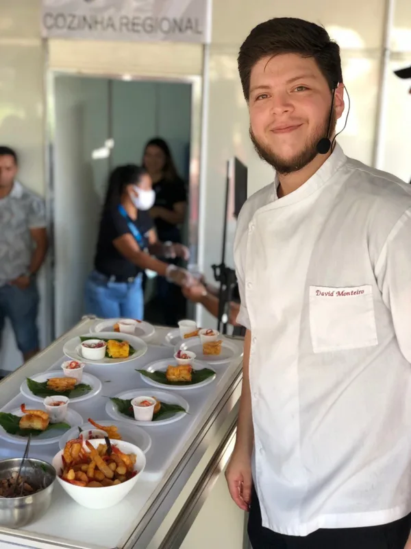 Cozinha Show com cheff David e apresentação da cantora Taty Taylor deixam saudade da 1ª EXPOCOOP