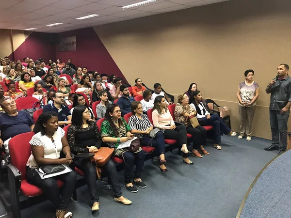 Princípios, valores e virtudes cooperativistas são apresentados durante Encontro de Professores do Cooperjovem