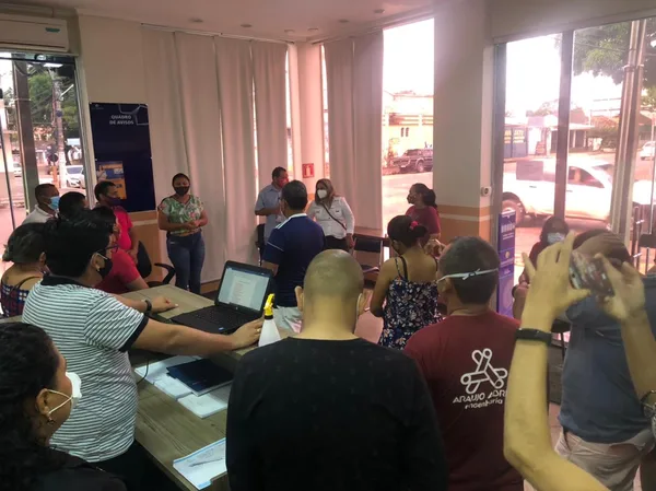 Sistema OCB orienta  batedores de açaí  para constituir uma cooperativa