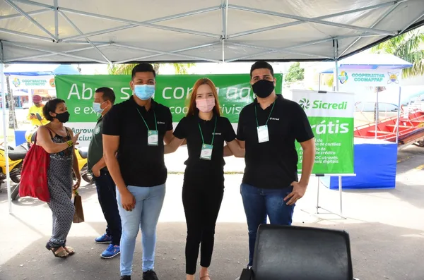 Sicredi fez abertura de contas e orientou público sobre cuidados com as finanças pessoais na 1ª EXPOCOOP
