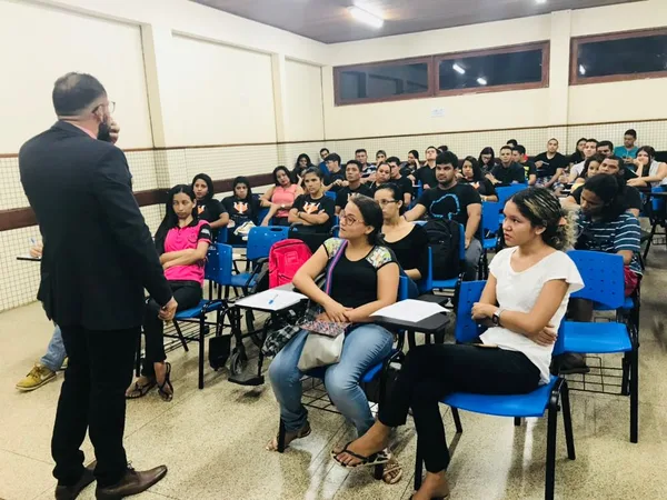 Acadêmicos da UEAP conhecem fundamentos e áreas de atuação do Cooperativismo